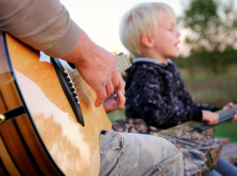 Beneficios de enseñar canciones a los niños 